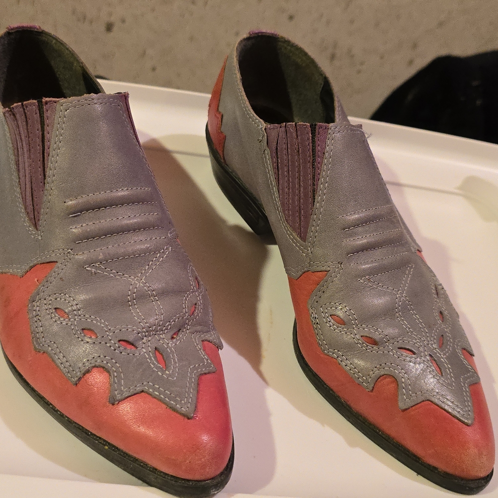Mootsies Tootsies Gray and Pink Flats with Classic Brogue Design